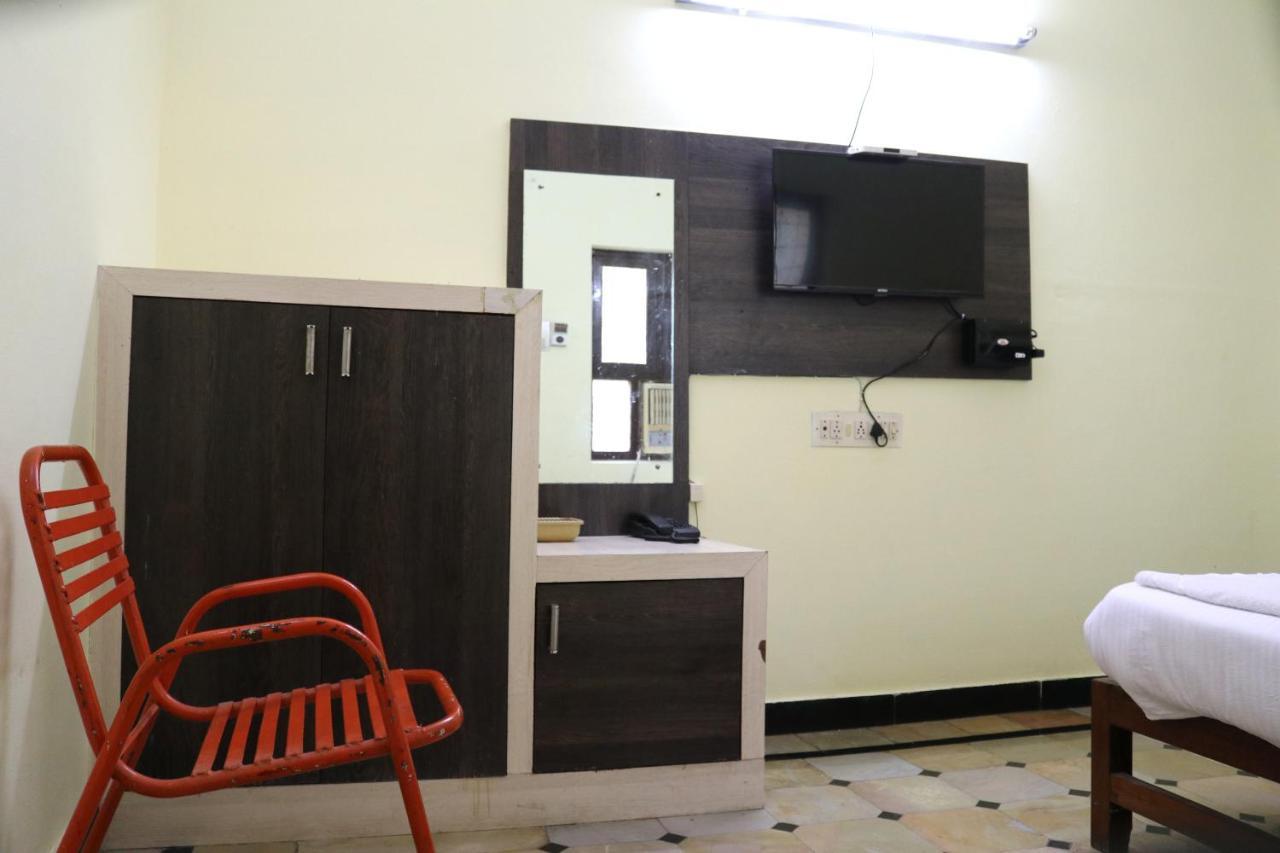 Hotel Siva Sakthi Tiruvannāmalai Zewnętrze zdjęcie