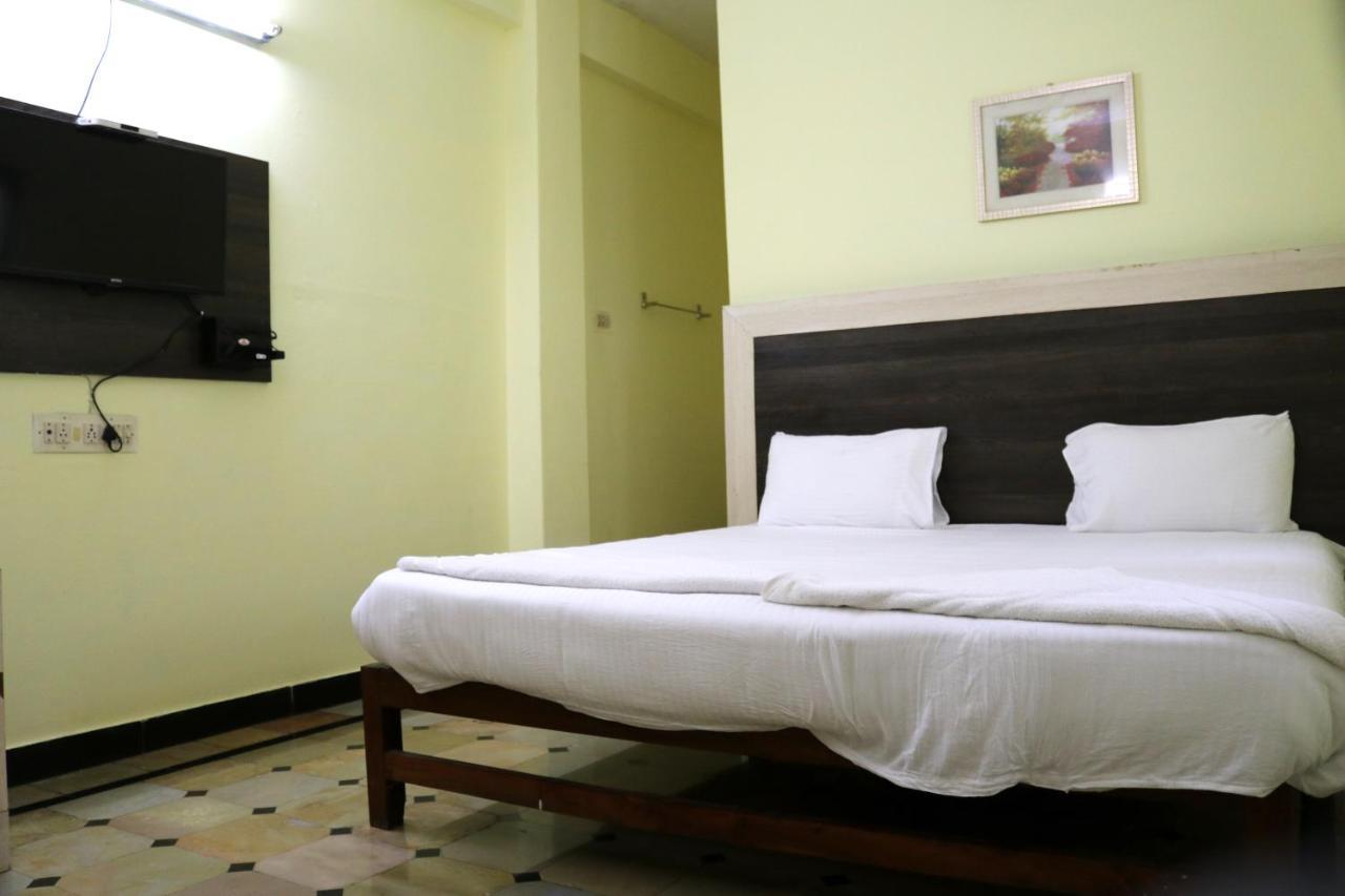 Hotel Siva Sakthi Tiruvannāmalai Zewnętrze zdjęcie
